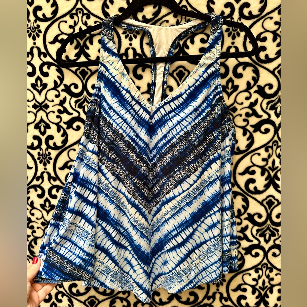 Fun flowy scarf cut racer back Tankini top from Venus.  Size 14 flattering top!